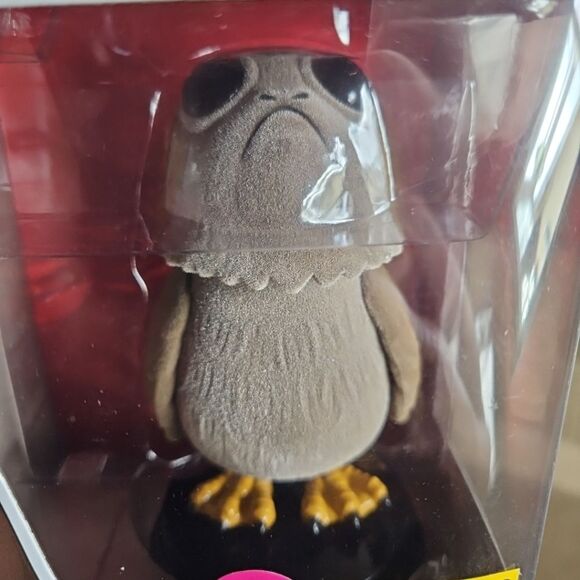 Funko POP!  STAR WARS Flocked Porg # 198 Bobblehead - Picture 4 of 9